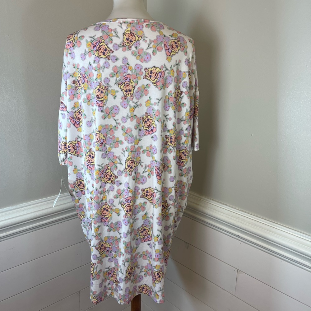 LuLaRoe Disney Miss Piggy & Floral Print Irma Top L FREE SHIP - Picture 3 of 5